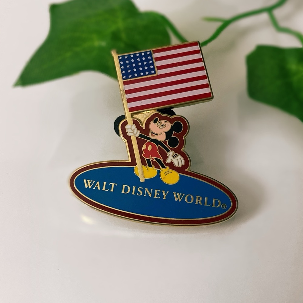 Vintage 2002 Walt Disney Trading Pin